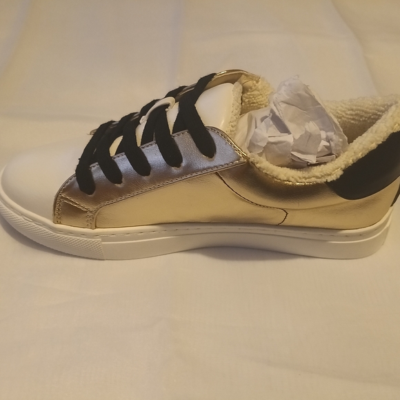 Steve Madden Gold and Red Star Kids Sneakers - Picture 5 of 11